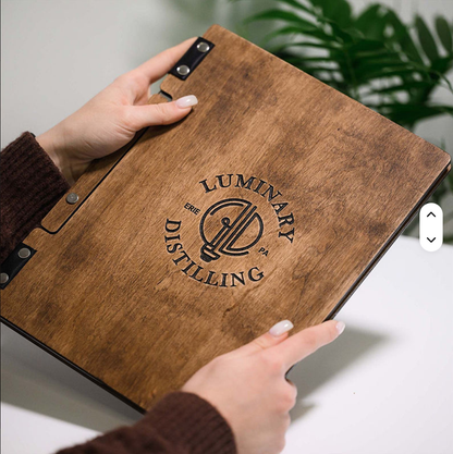Custom Engraved Cover Deluxe Stylish Restaurant Menu Folder High Quality Elegant Menu Holder Hardcover Wooden Menu Holder